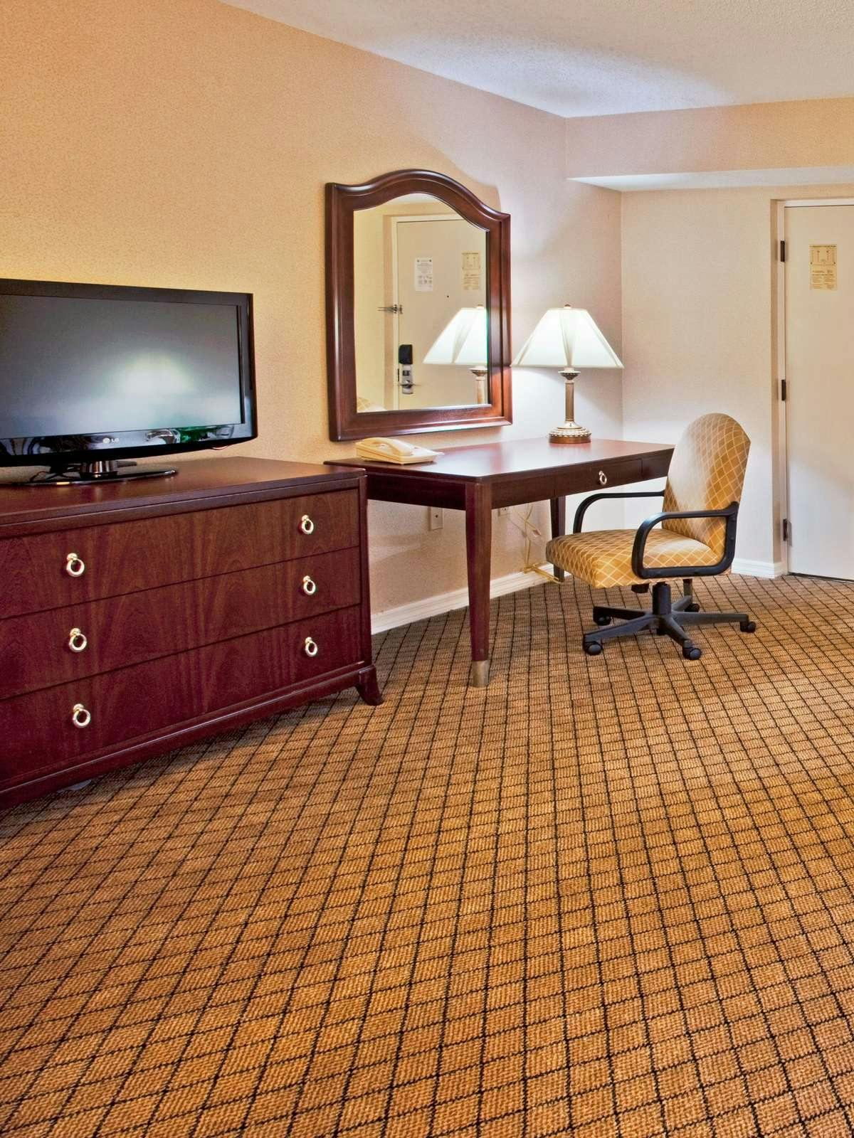 Hotel Holiday Inn Express Hotel & Suites Bradenton West photo 2