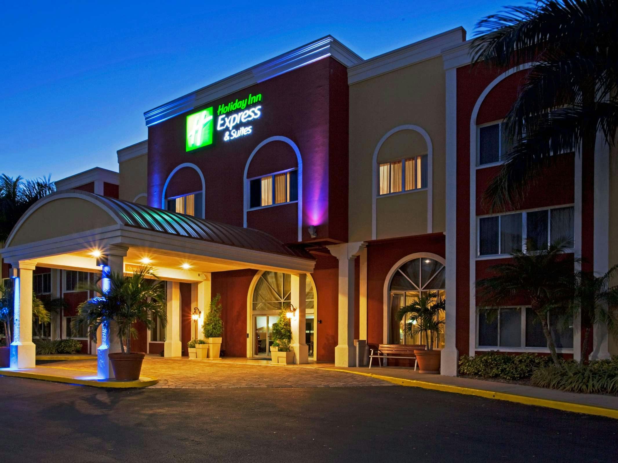 Holiday Inn Express Hotel & Suites Bradenton West