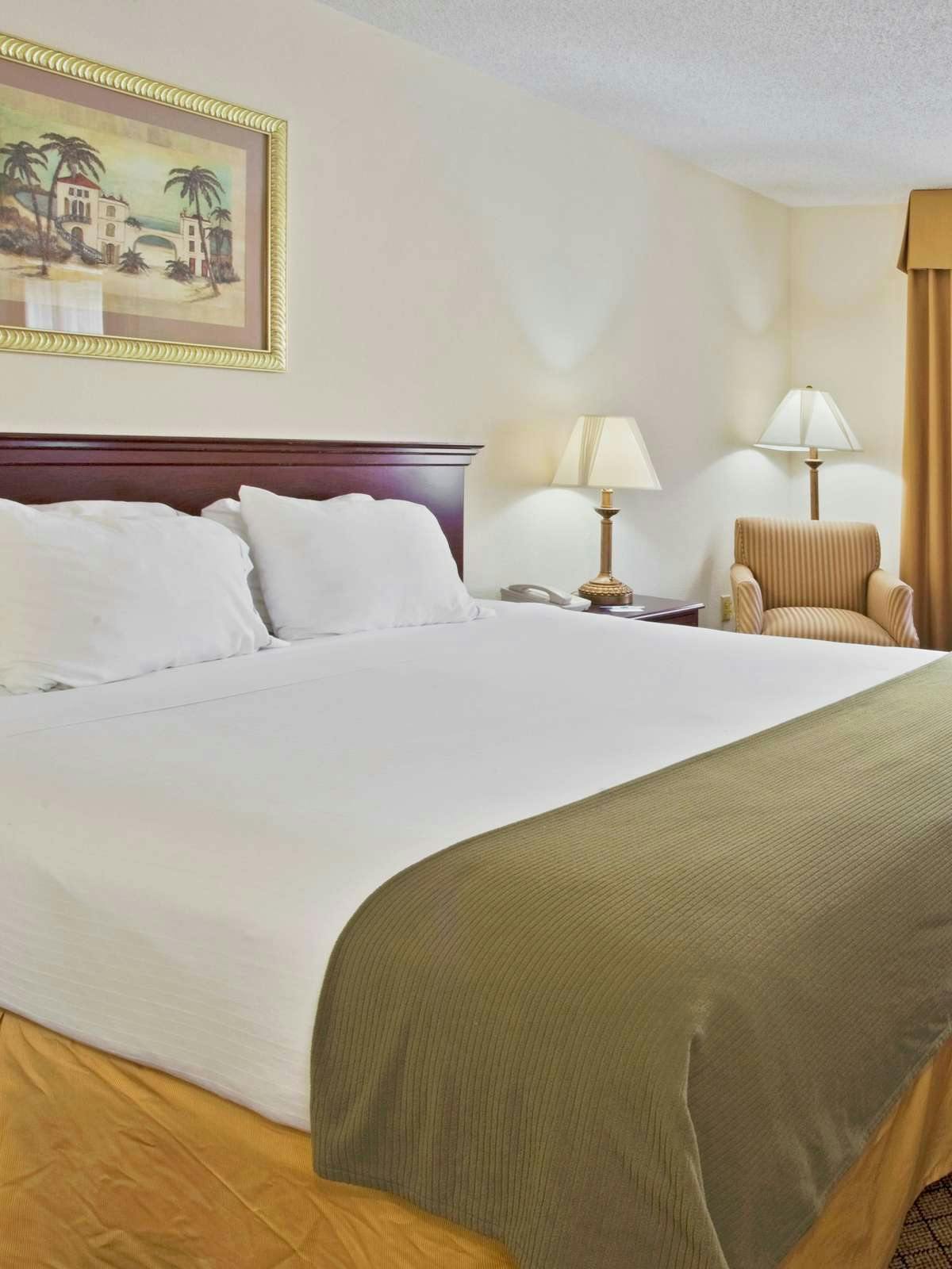 Hotel Holiday Inn Express Hotel & Suites Bradenton West photo 1