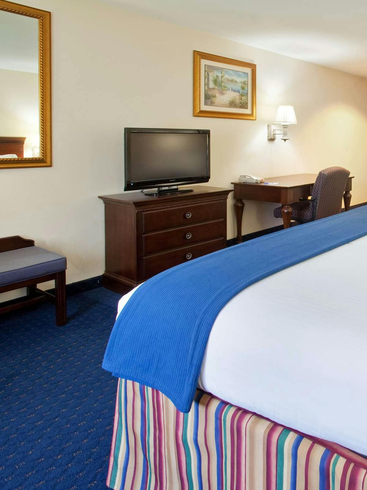 Hotel Holiday Inn Express Hotel & Suites Notre Dame photo 2