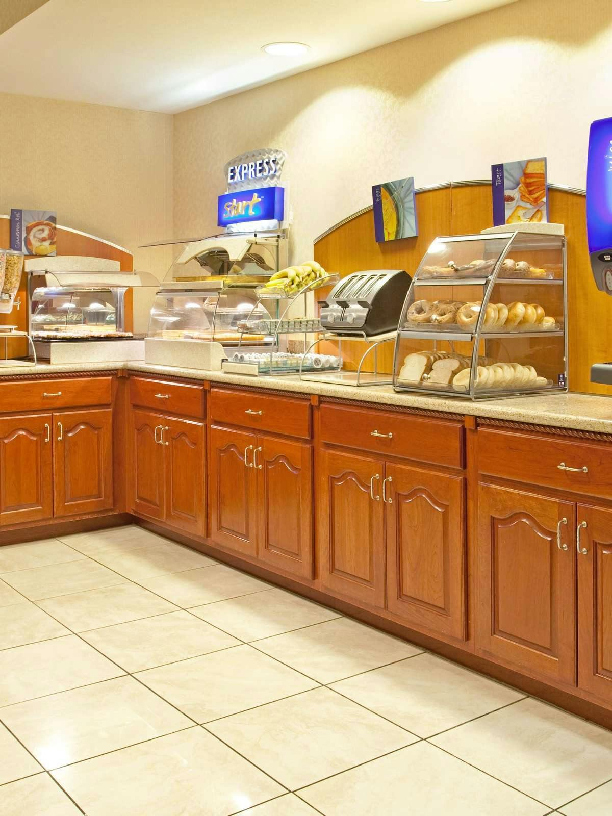 Hotel Holiday Inn Express Hotel & Suites Notre Dame photo 4