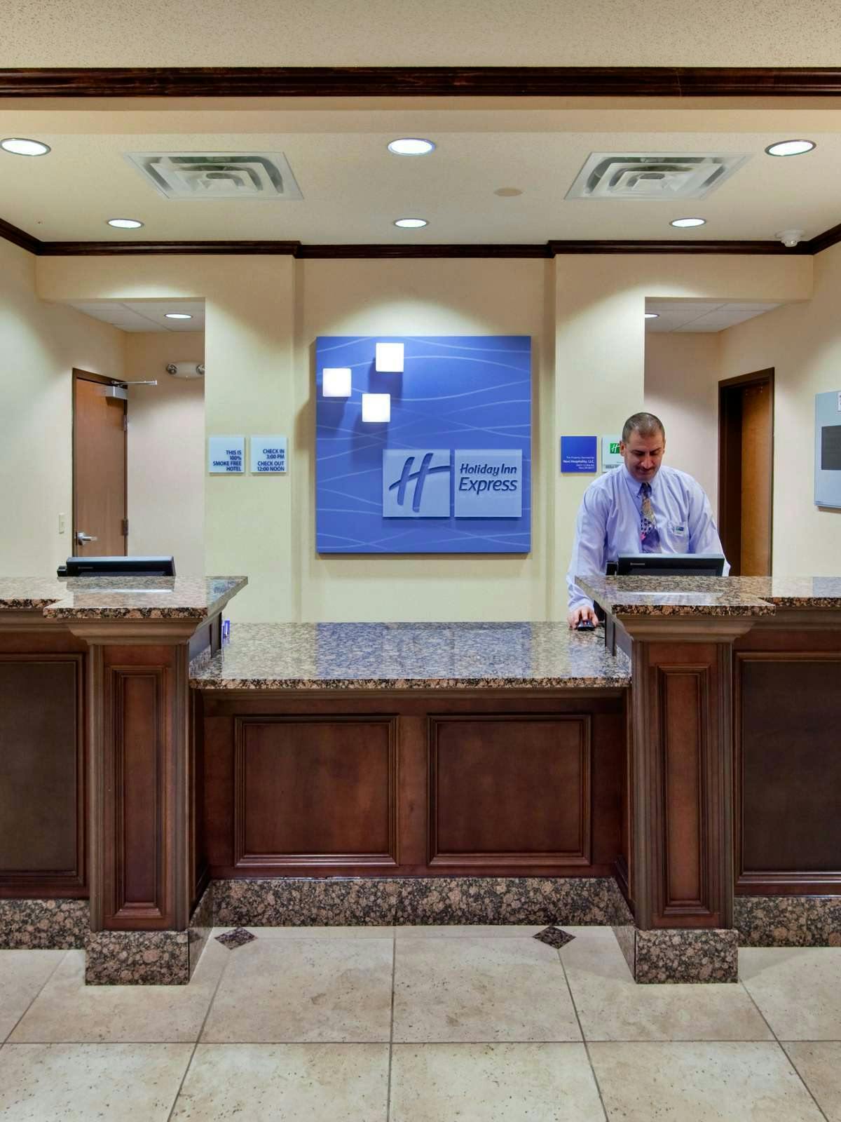 Hotel Holiday Inn Express Hotel & Suites Novi photo 5