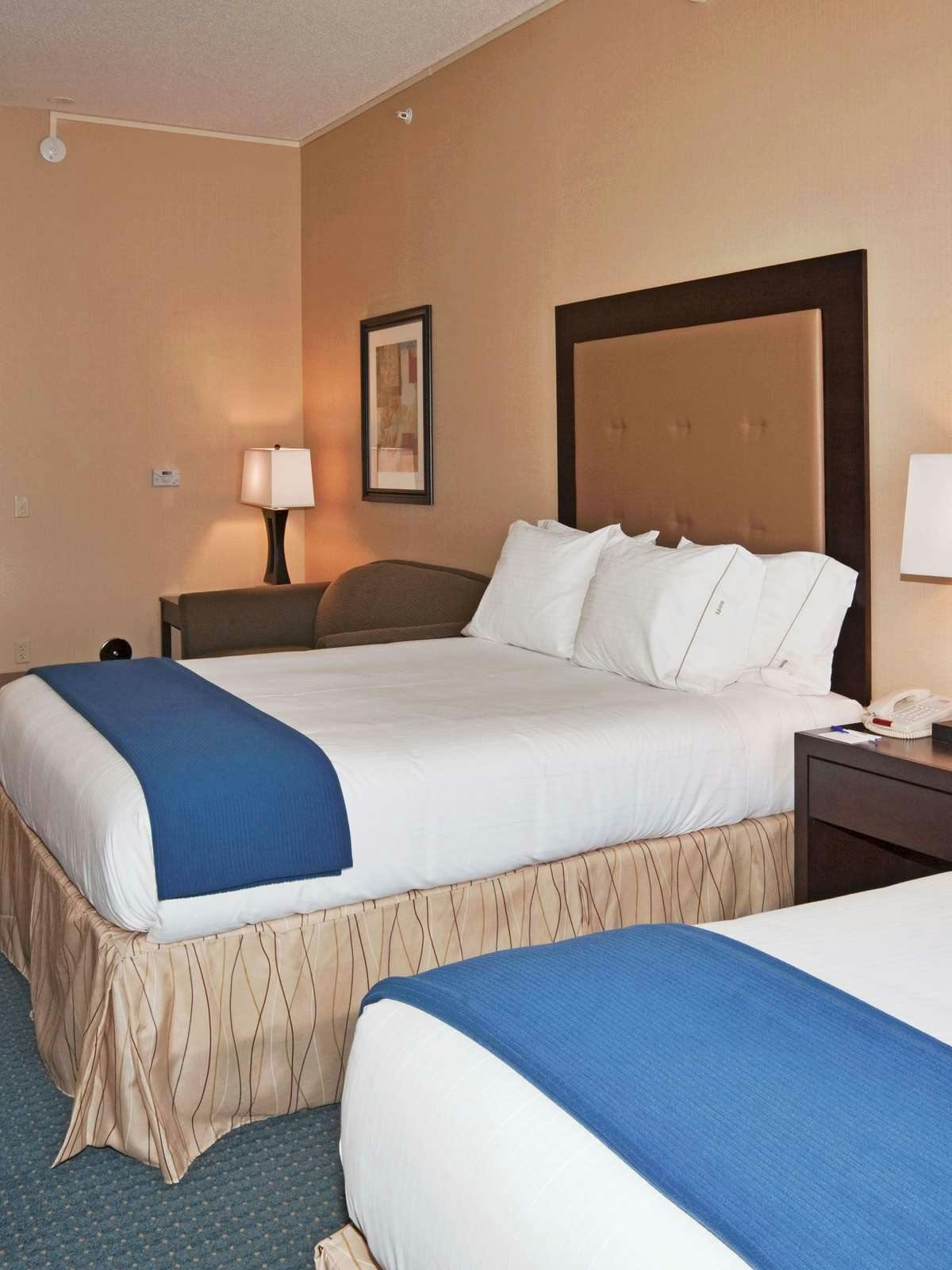 Hotel Holiday Inn Express Hotel & Suites Novi photo 1