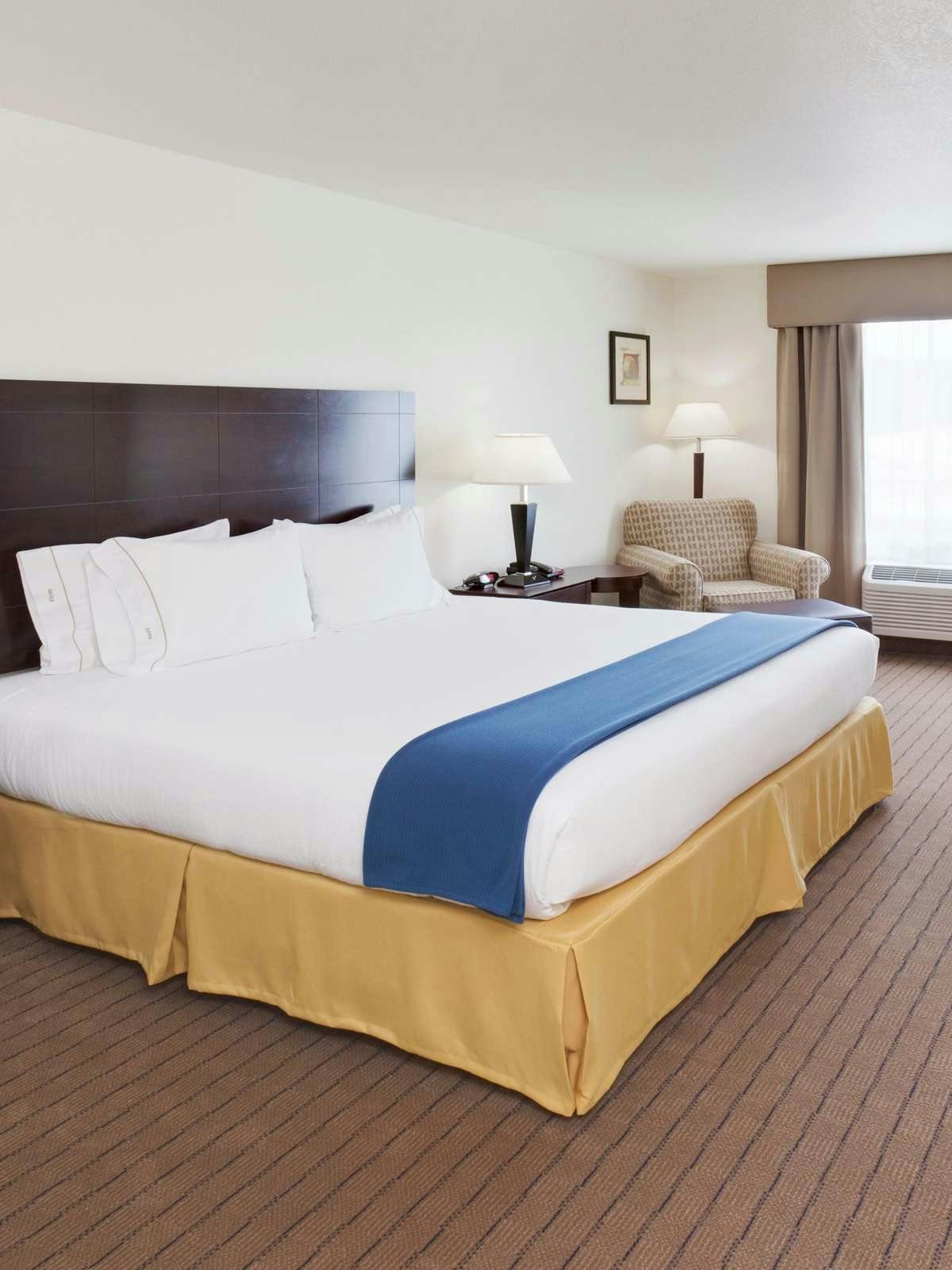 Hotel Holiday Inn Express Hotel & Suites Omaha I-80 photo 1