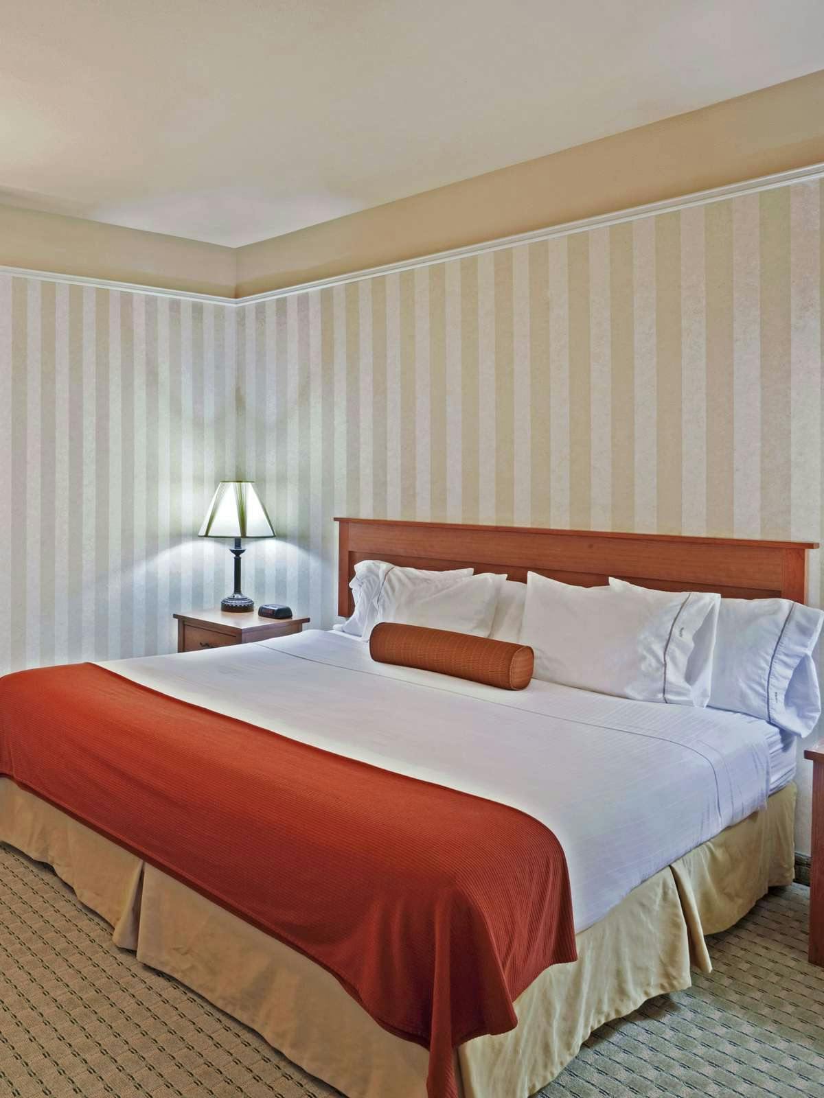 Hotel Holiday Inn Express Hotel & Suites Astoria photo 1