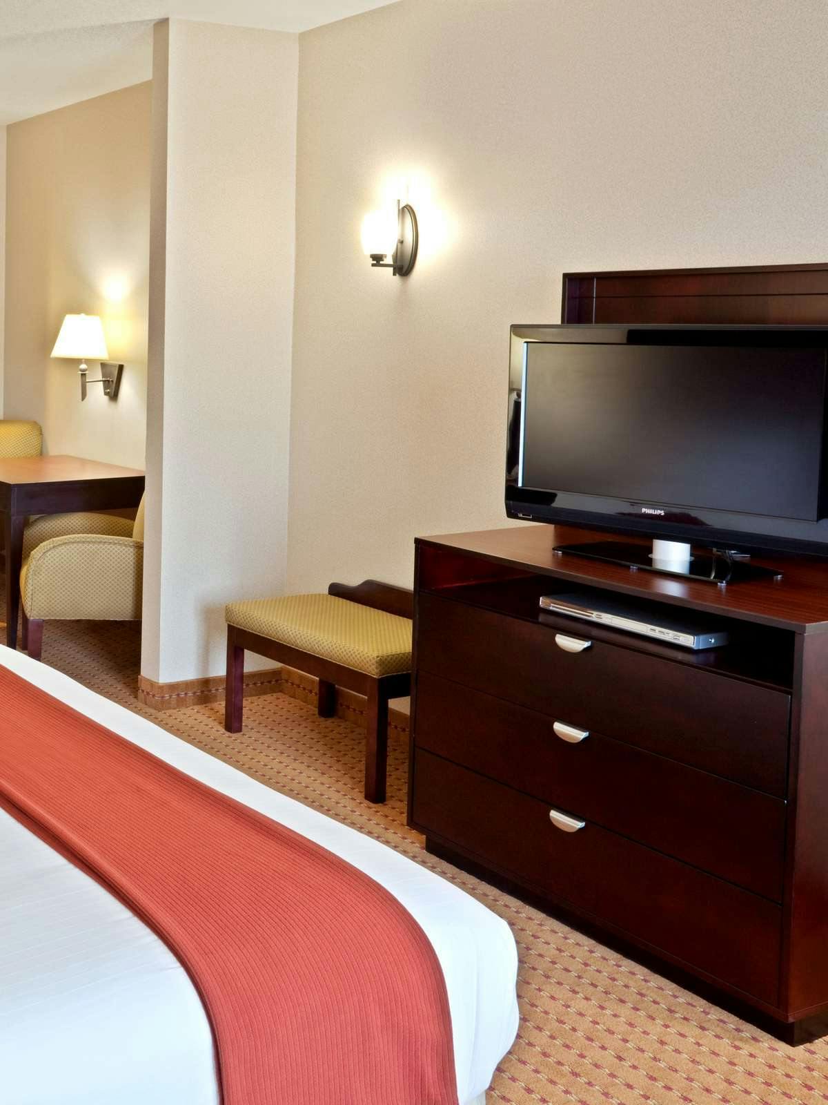 Hotel Holiday Inn Express Hotel & Suites Ontario photo 2