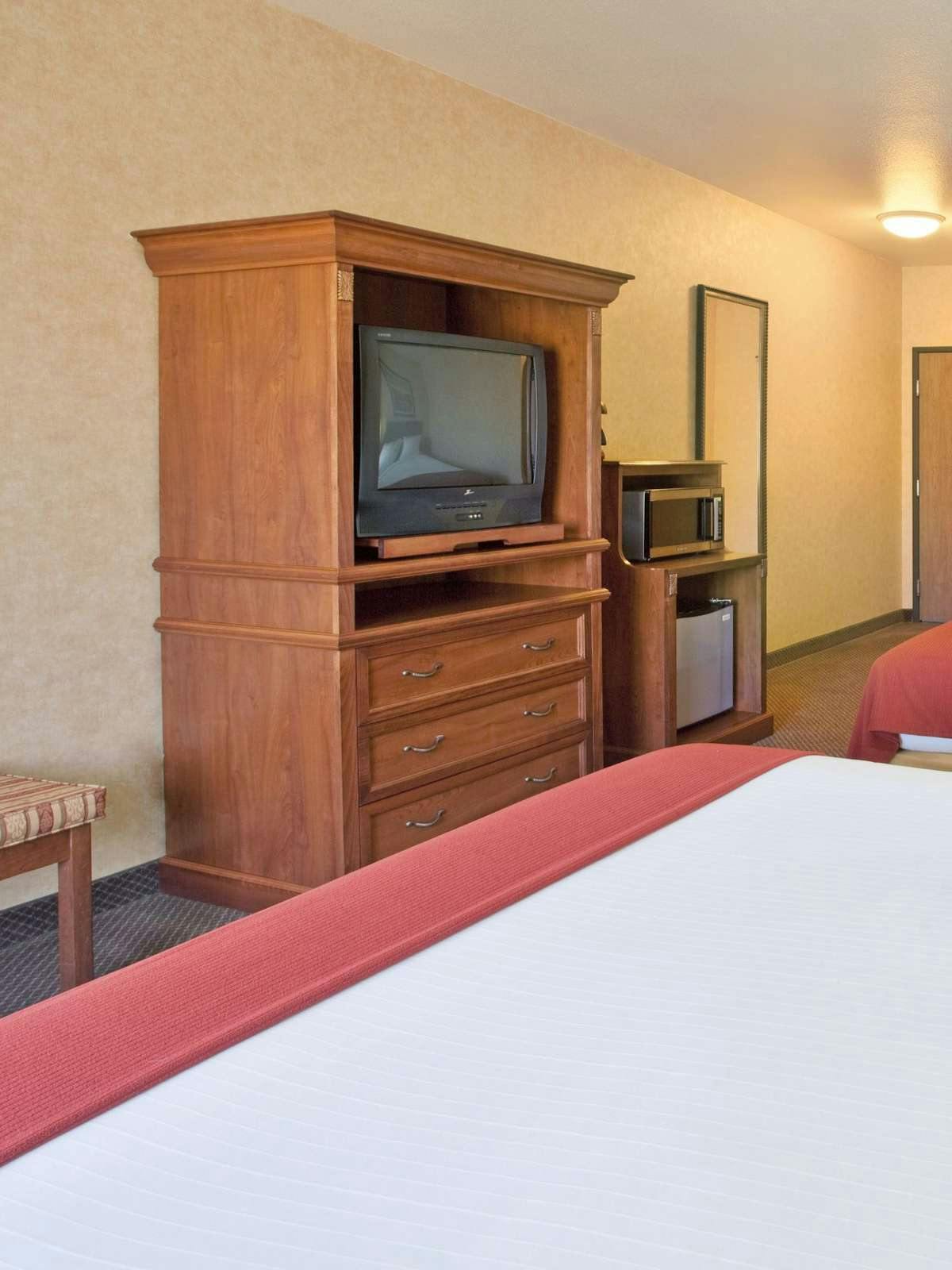 Hotel Holiday Inn Express Hotel & Suites Barstow photo 2