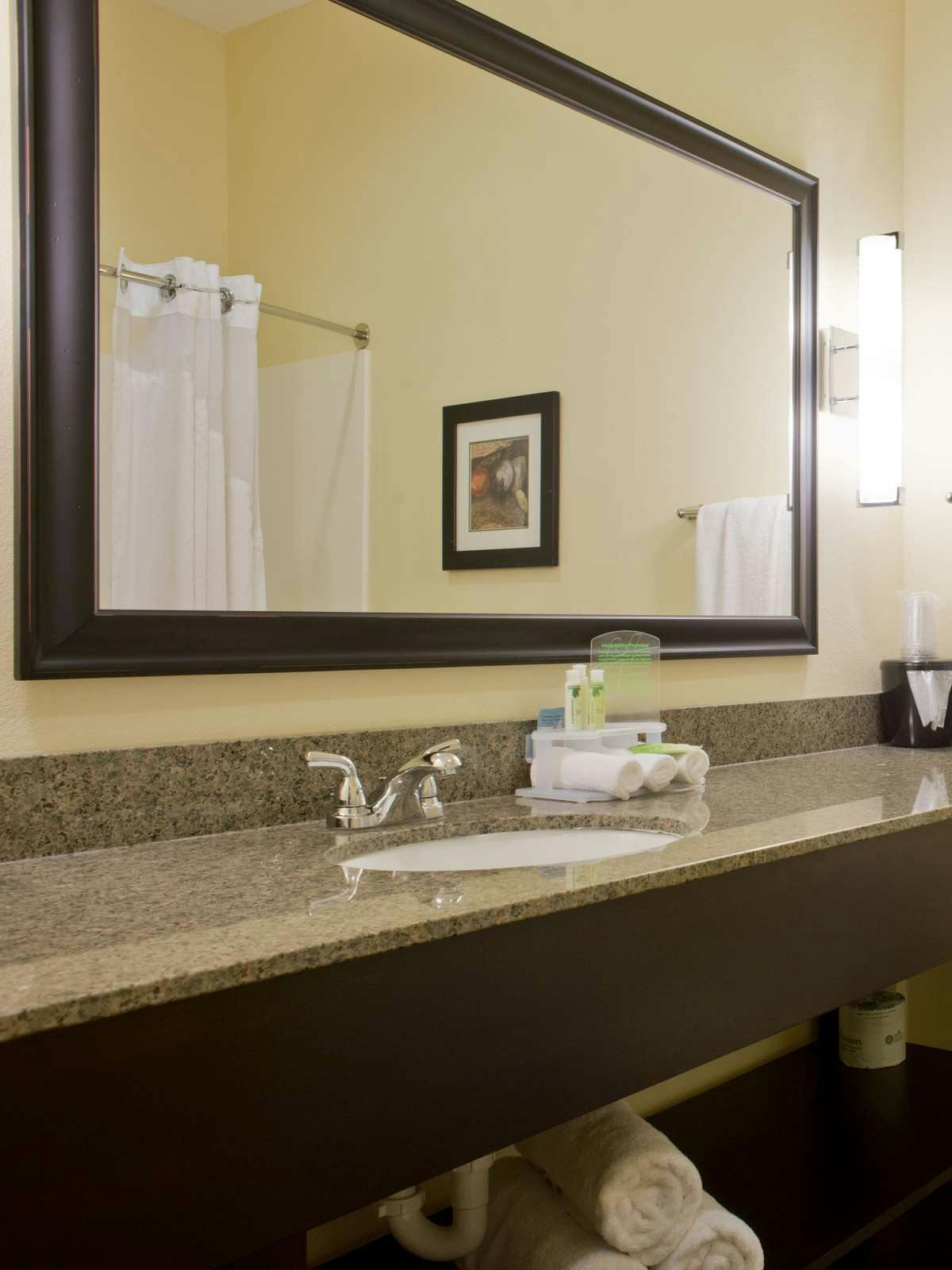 Hotel Holiday Inn Express Hotel & Suites Prattville South photo 2