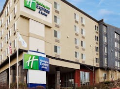 Holiday Inn Express Hotel & Suites Sea-Tac