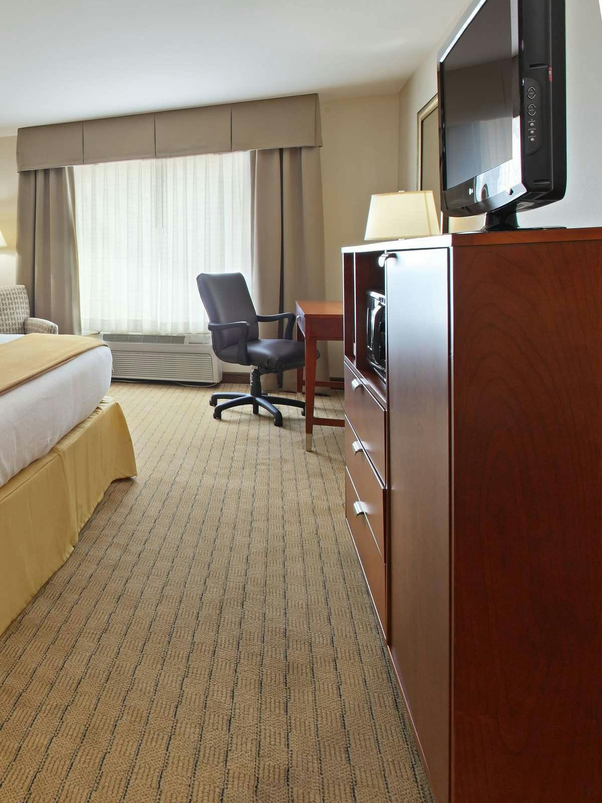 Hotel Holiday Inn Express Hotel & Suites Searcy photo 2