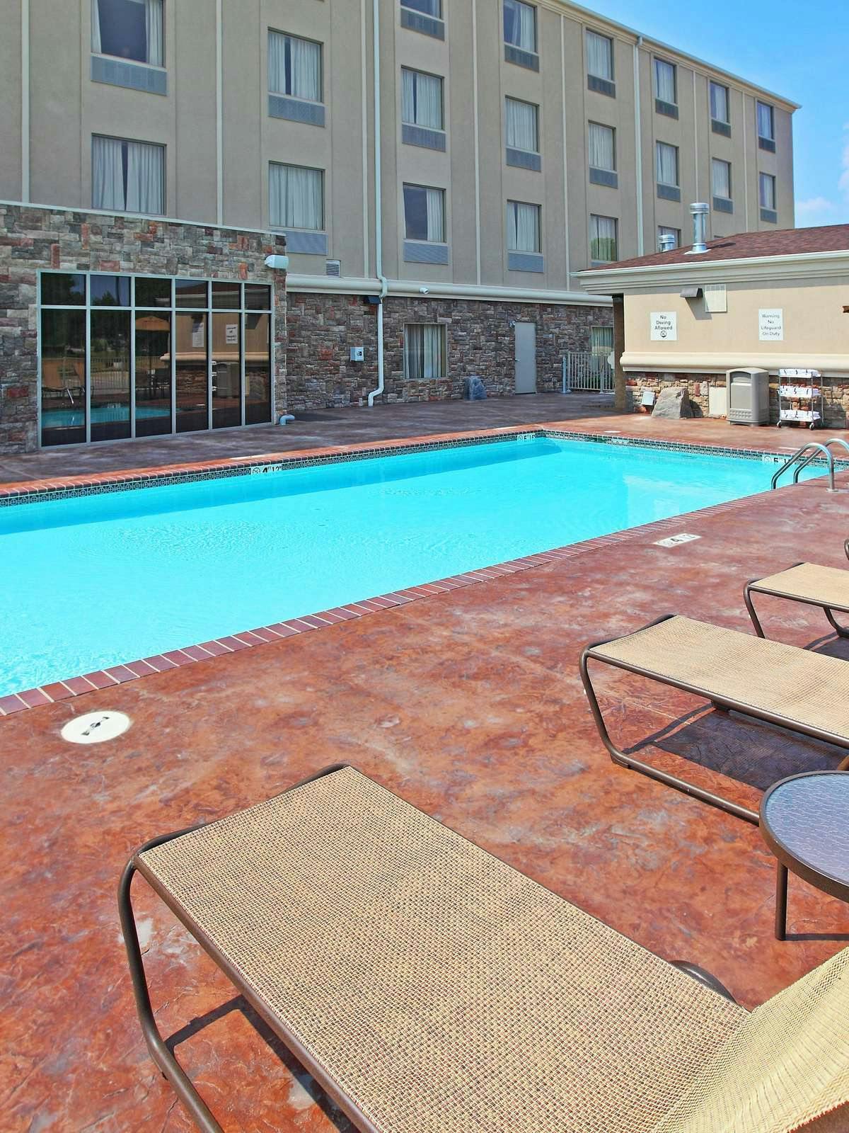 Hotel Holiday Inn Express Hotel & Suites Searcy photo 5