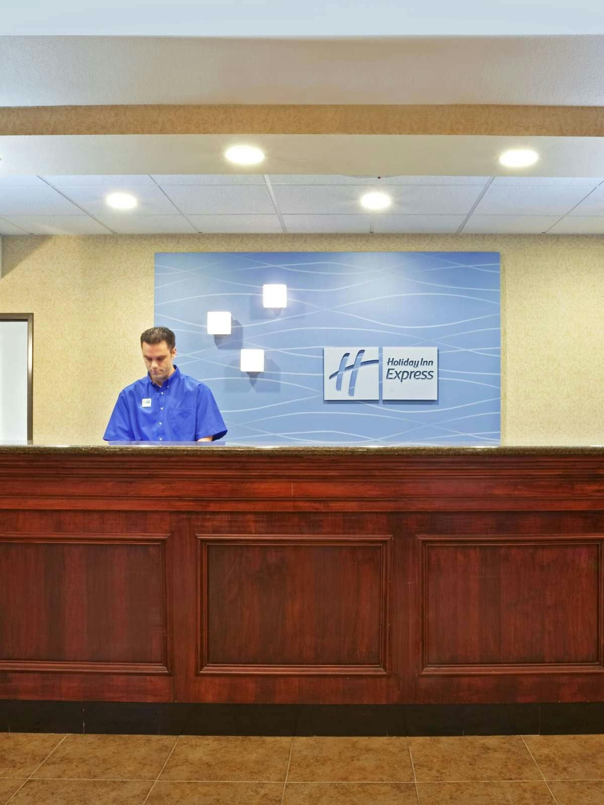 Hotel Holiday Inn Express Hotel & Suites Seaside Convention Center photo 4