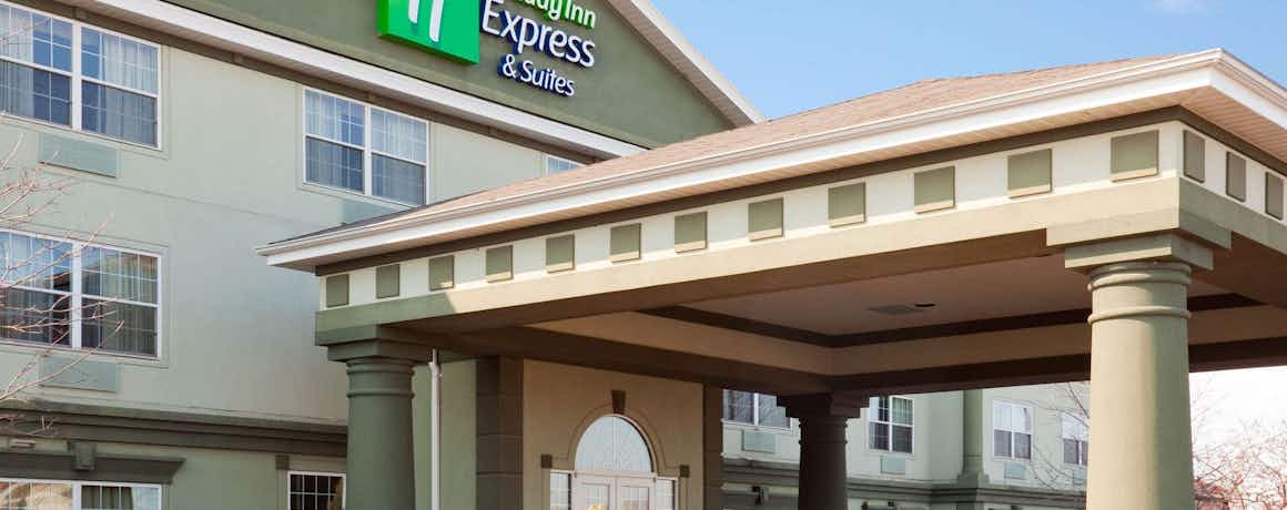 Holiday Inn Express Hotel & Suites Oshkosh
