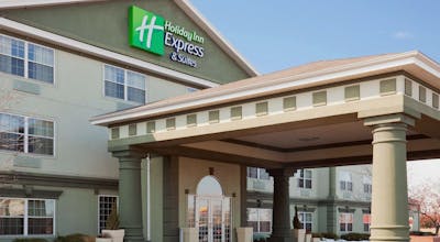 Holiday Inn Express Hotel & Suites Oshkosh