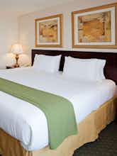 Hotel Holiday Inn Express Hotel & Suites Oshkosh photo 1