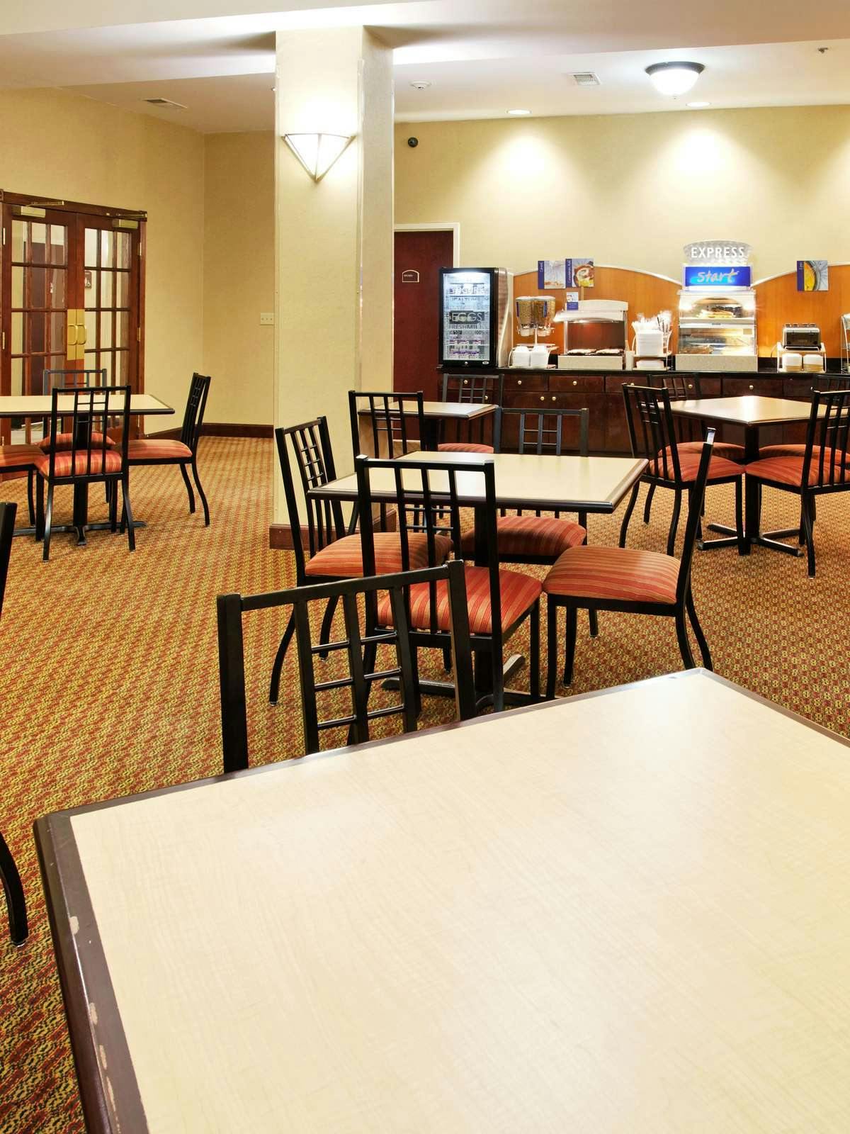 Hotel Holiday Inn Express Hotel & Suites Sylacauga photo 4