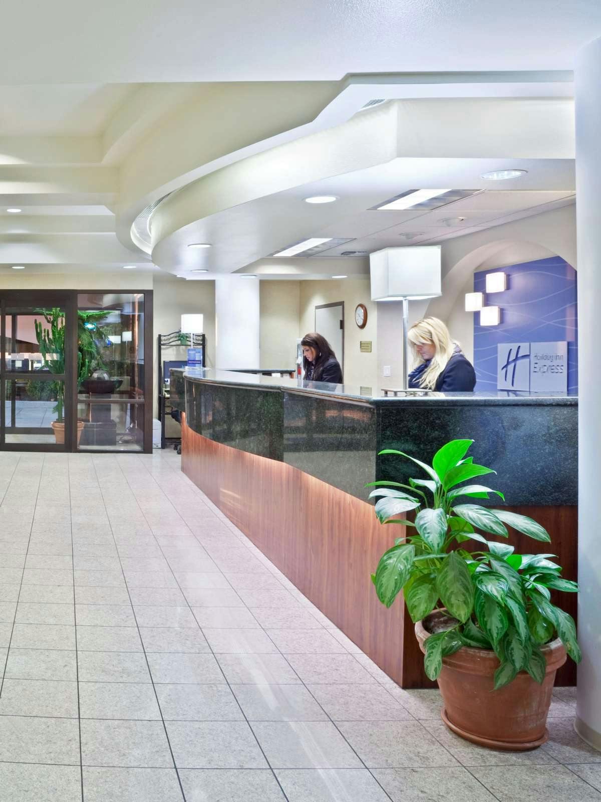 Hotel Holiday Inn Express Hotel & Suites Tacoma photo 4