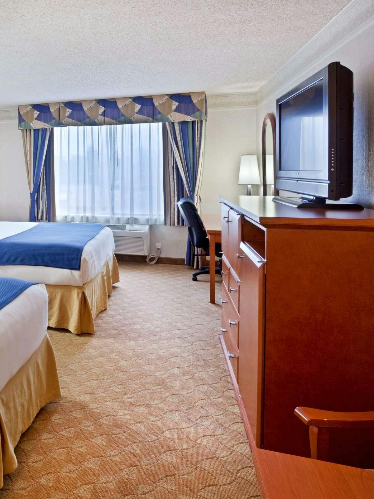 Hotel Holiday Inn Express Hotel & Suites Tacoma photo 2