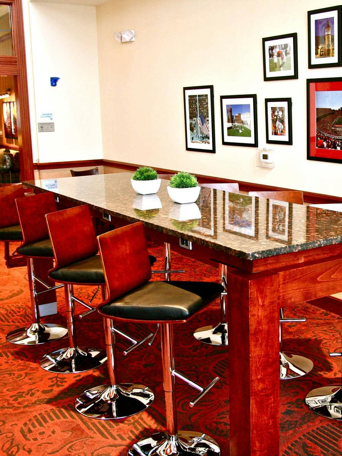 Hotel Holiday Inn Express Hotel & Suites OSU photo 5