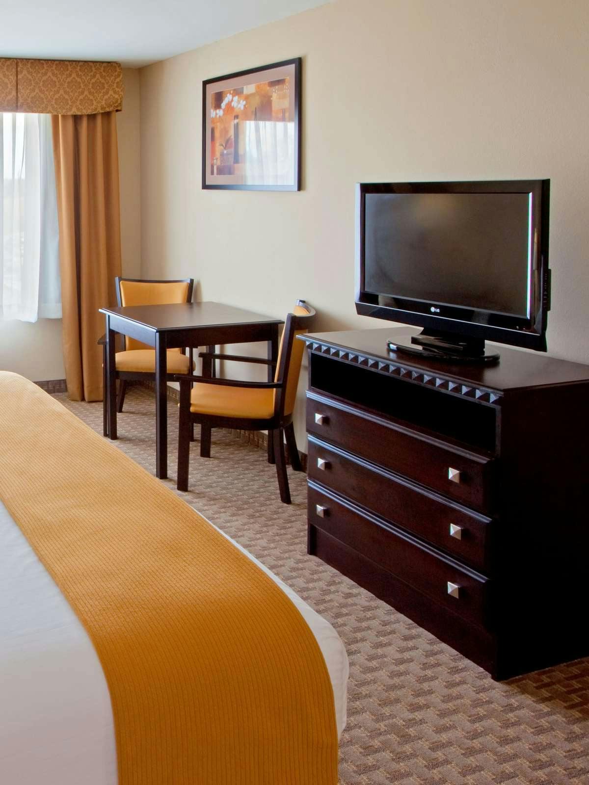 Hotel Holiday Inn Express Hotel & Suites Tappahannock photo 2