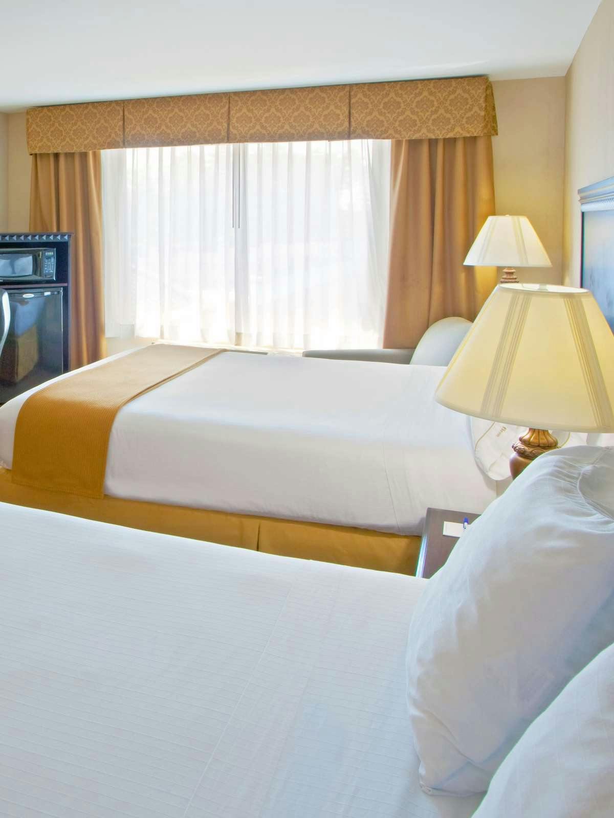 Hotel Holiday Inn Express Hotel & Suites Tappahannock photo 1