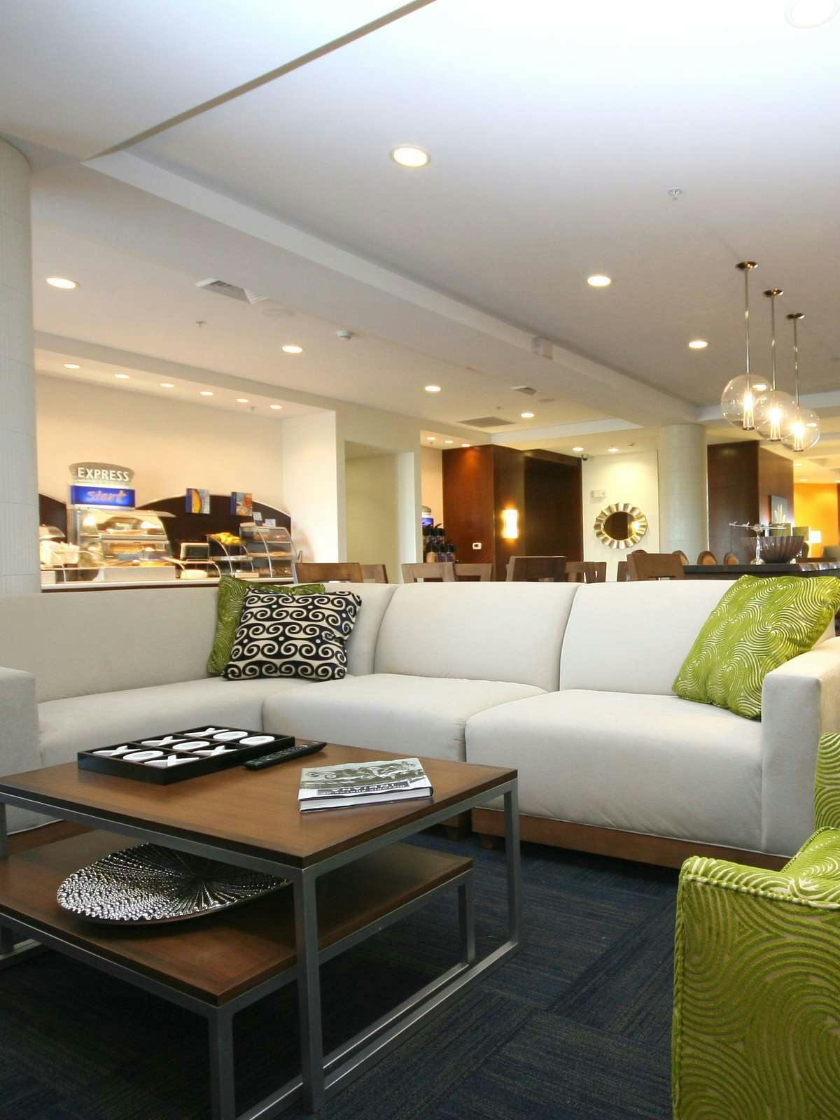 Hotel Holiday Inn Express Hotel & Suites Terre Haute photo 3