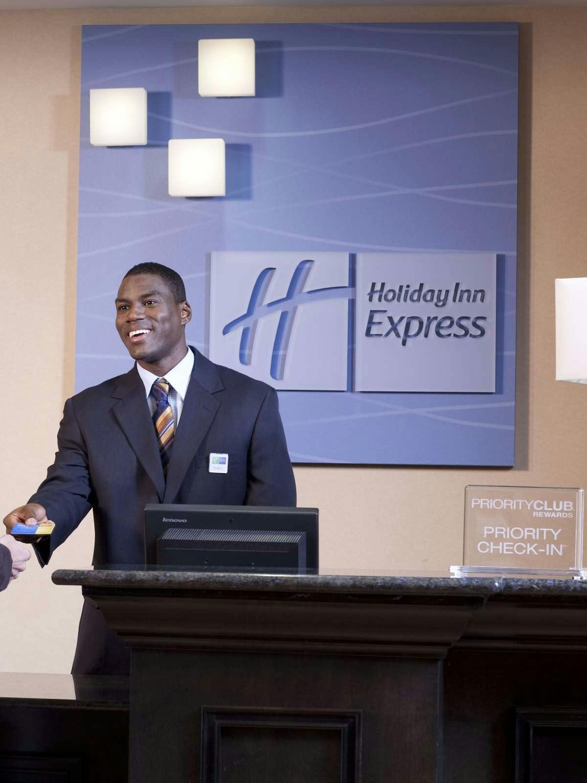 Hotel Holiday Inn Express Hotel & Suites Terre Haute photo 4