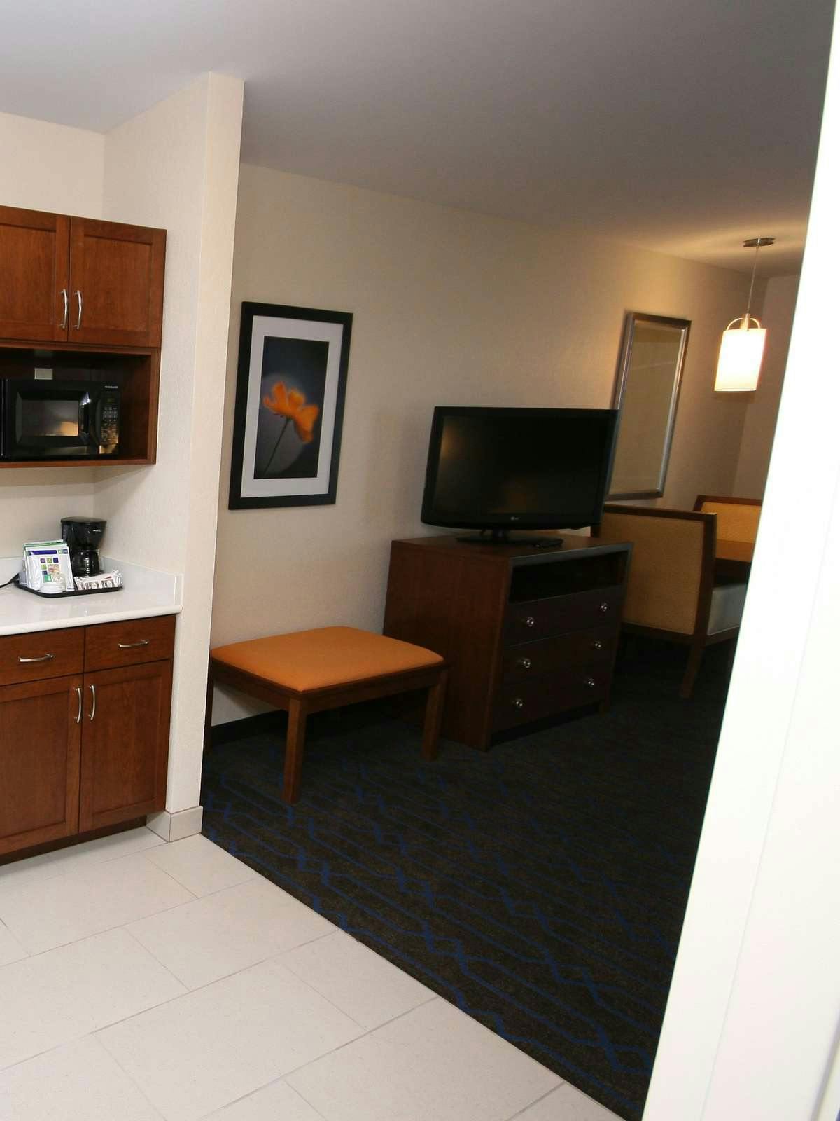 Hotel Holiday Inn Express Hotel & Suites Terre Haute photo 2