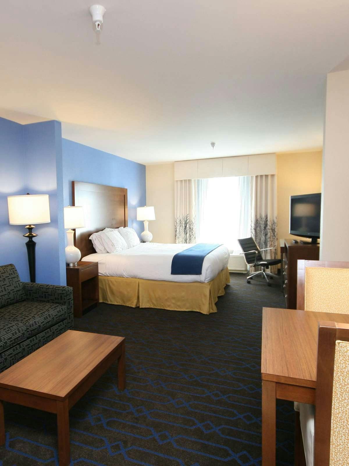 Hotel Holiday Inn Express Hotel & Suites Terre Haute photo 1