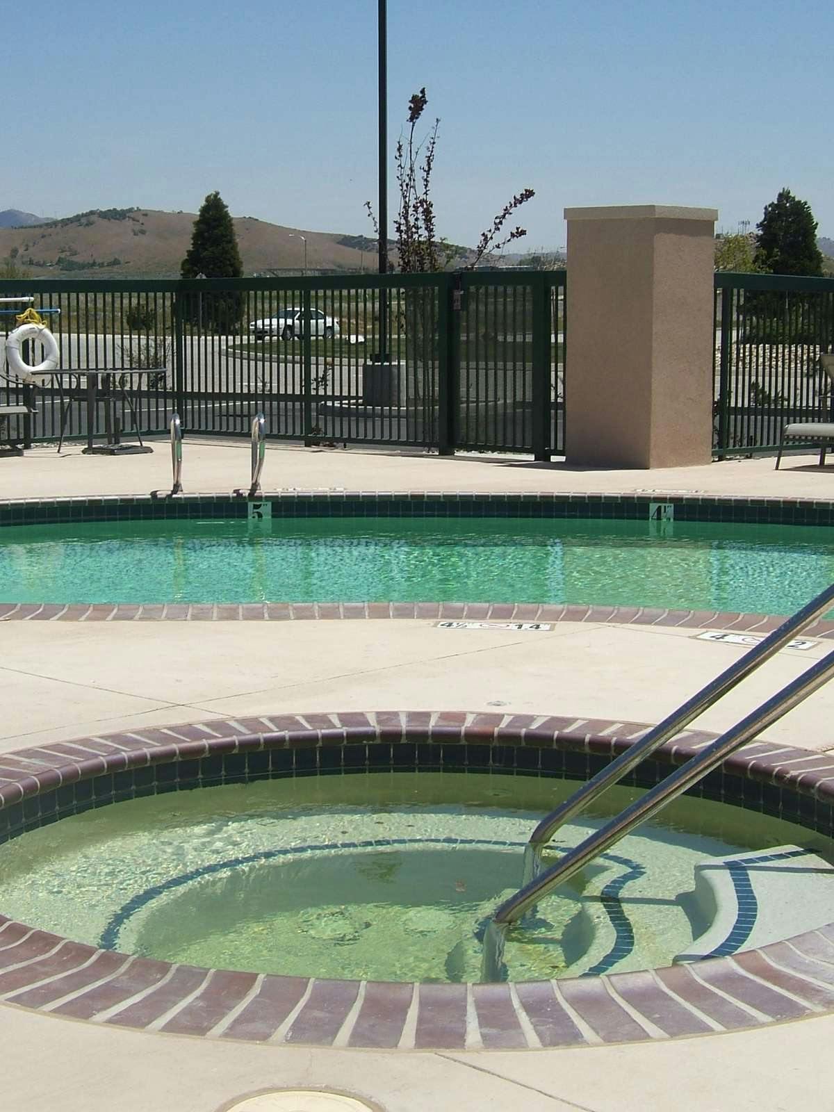 Hotel Holiday Inn Express Hotel & Suites Tehachapi photo 3