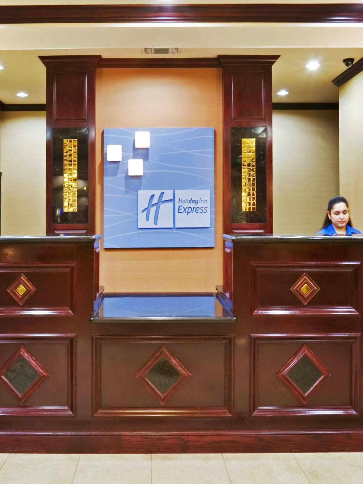 Hotel Holiday Inn Express Hotel & Suites Terrell photo 4