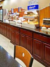 Hotel Holiday Inn Express Hotel & Suites Terrell photo 5