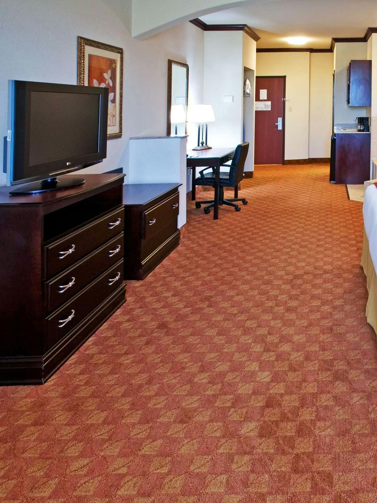 Hotel Holiday Inn Express Hotel & Suites Terrell photo 2