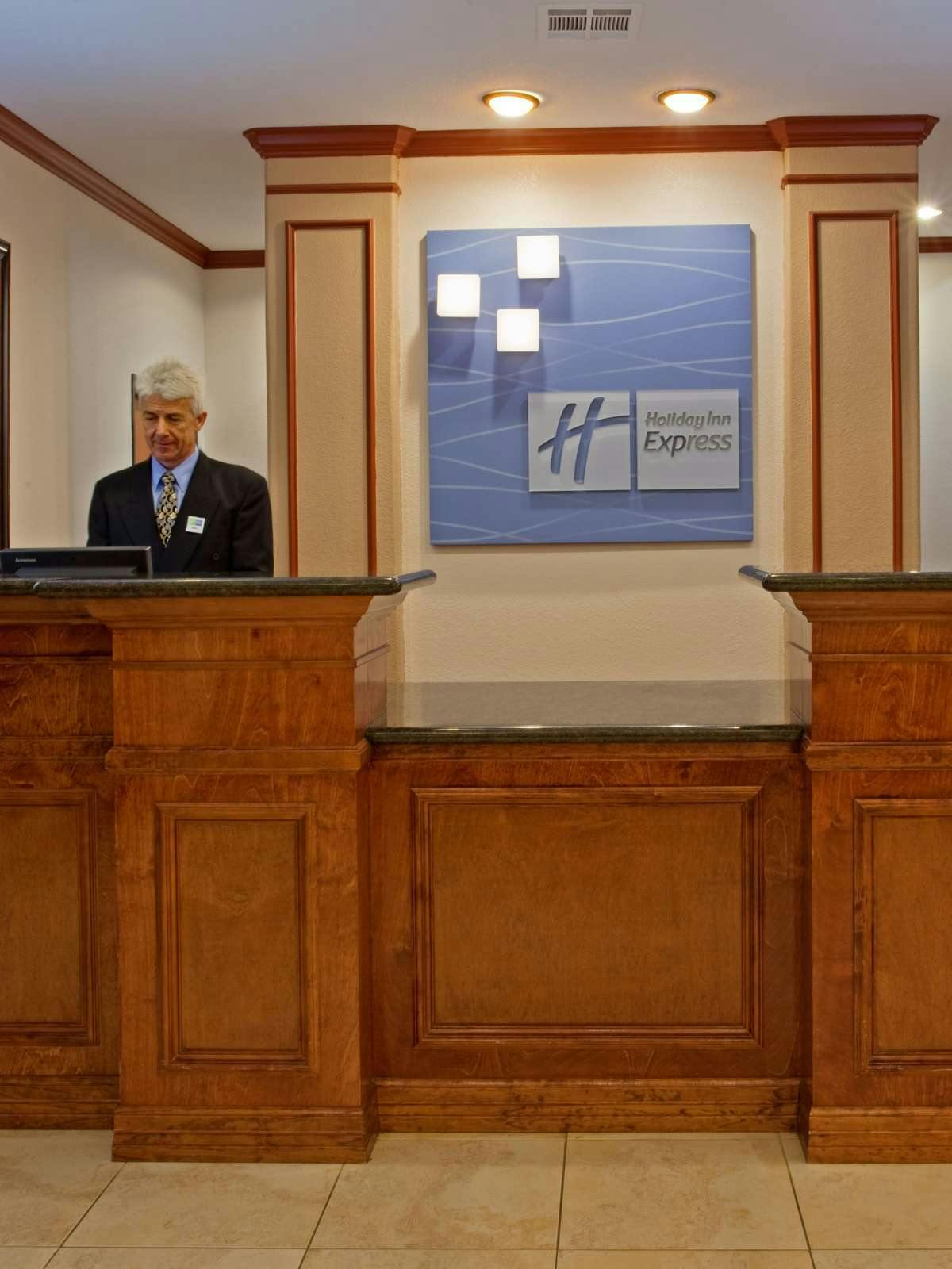 Hotel Holiday Inn Express Hotel & Suites Texas City photo 4