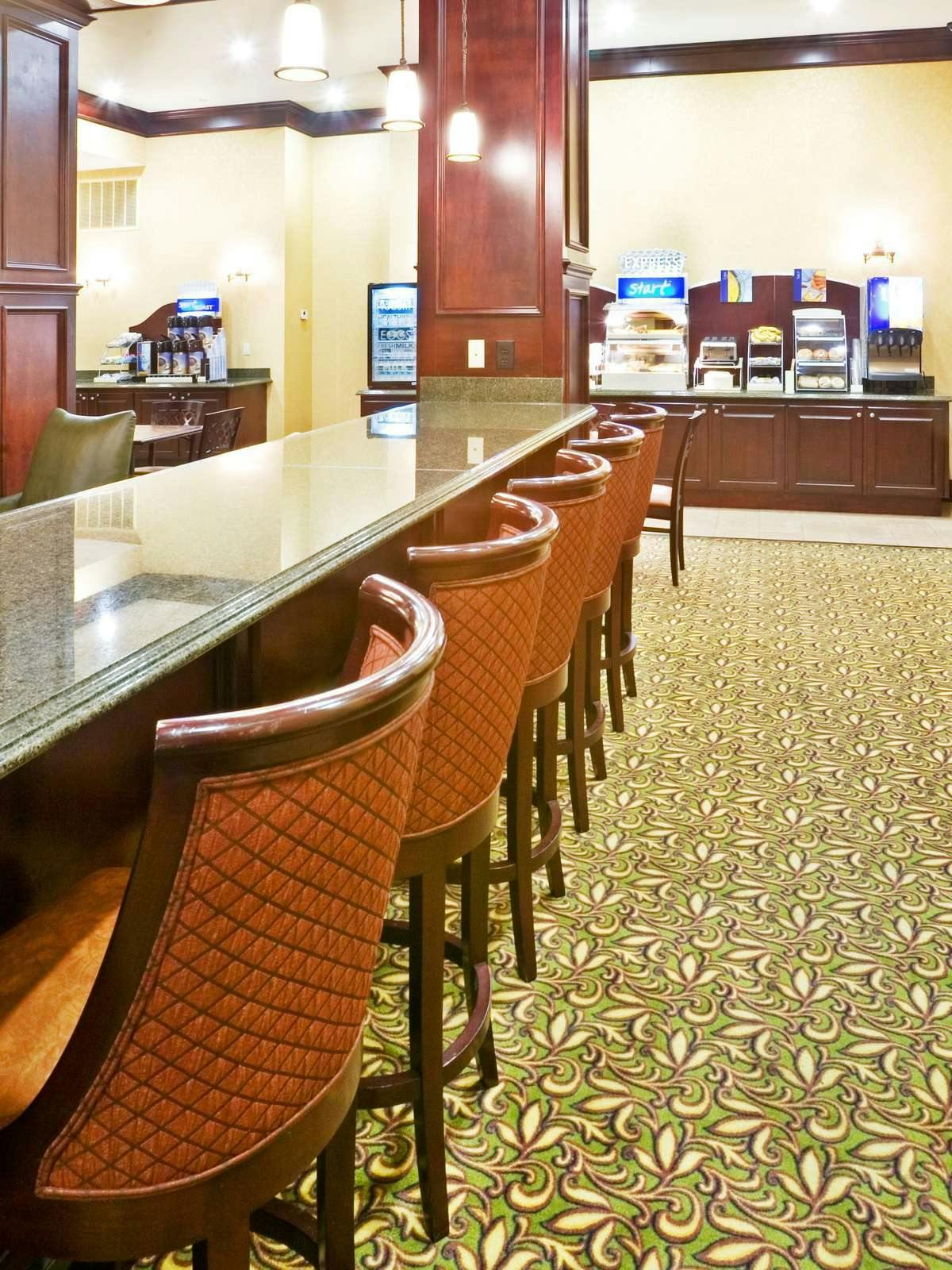 Hotel Holiday Inn Express & Suites TEXARKANA photo 5