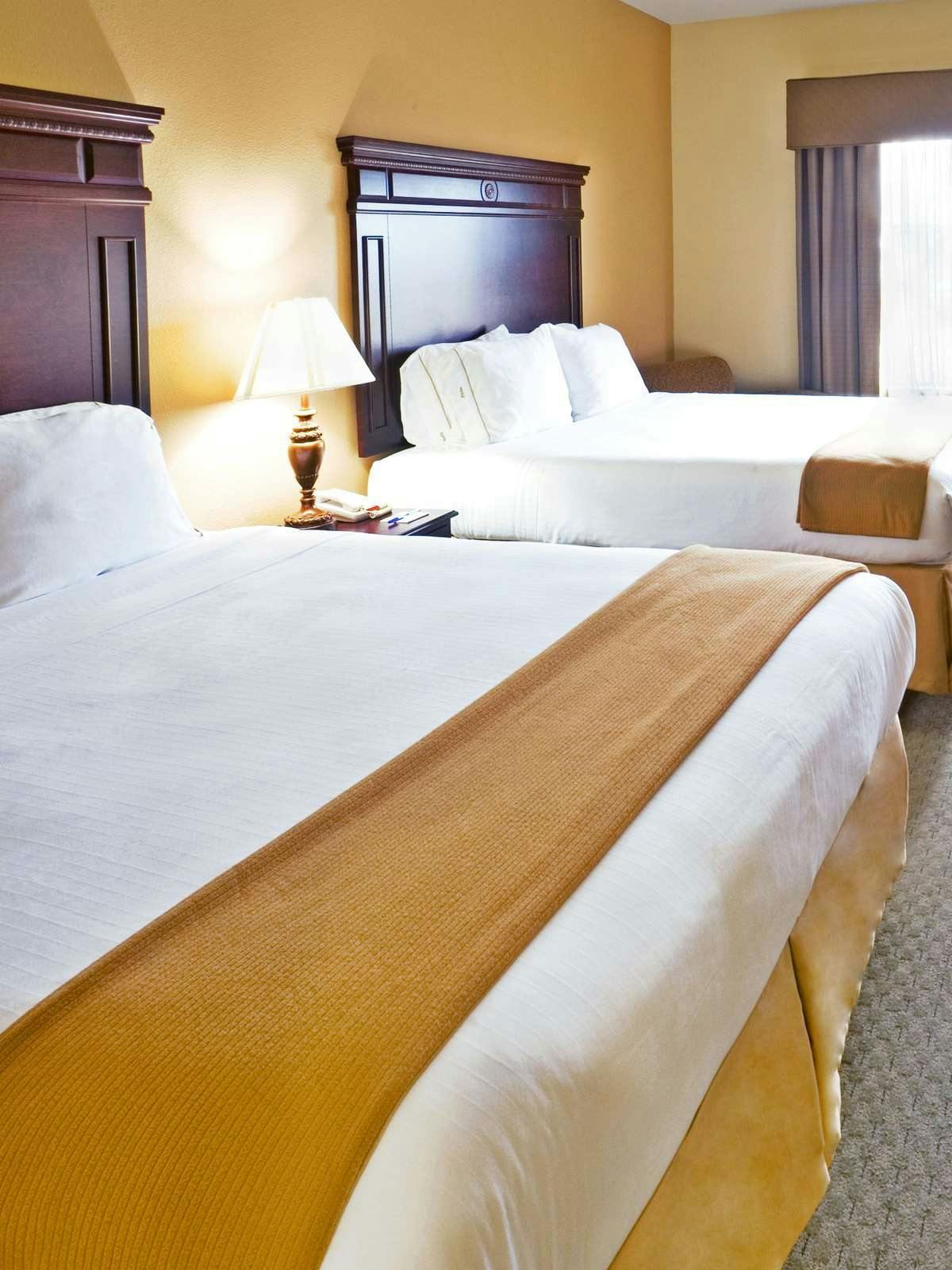 Hotel Holiday Inn Express & Suites TEXARKANA photo 1