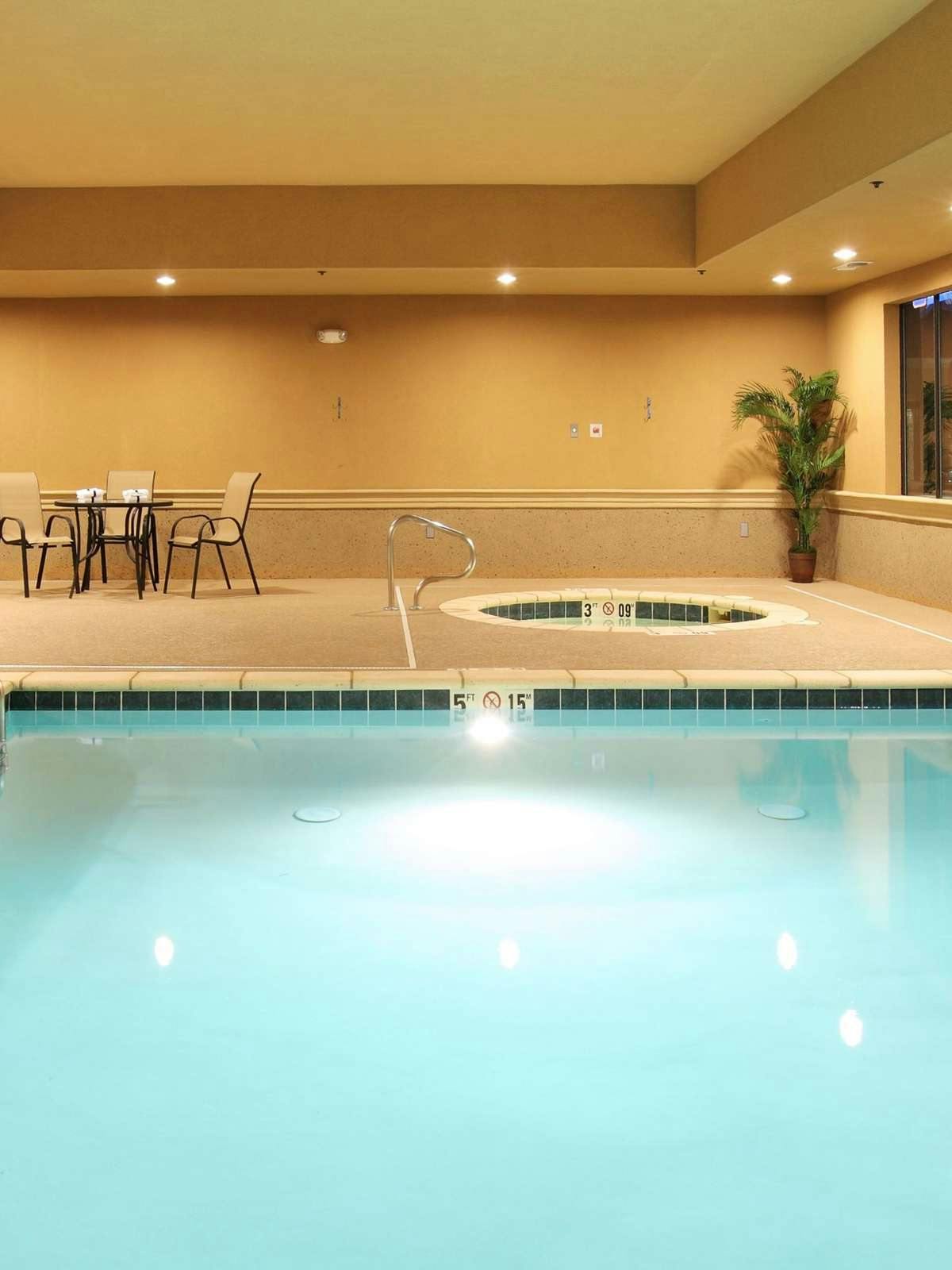 Hotel Holiday Inn Express Hotel & Suites Texarkana East photo 5