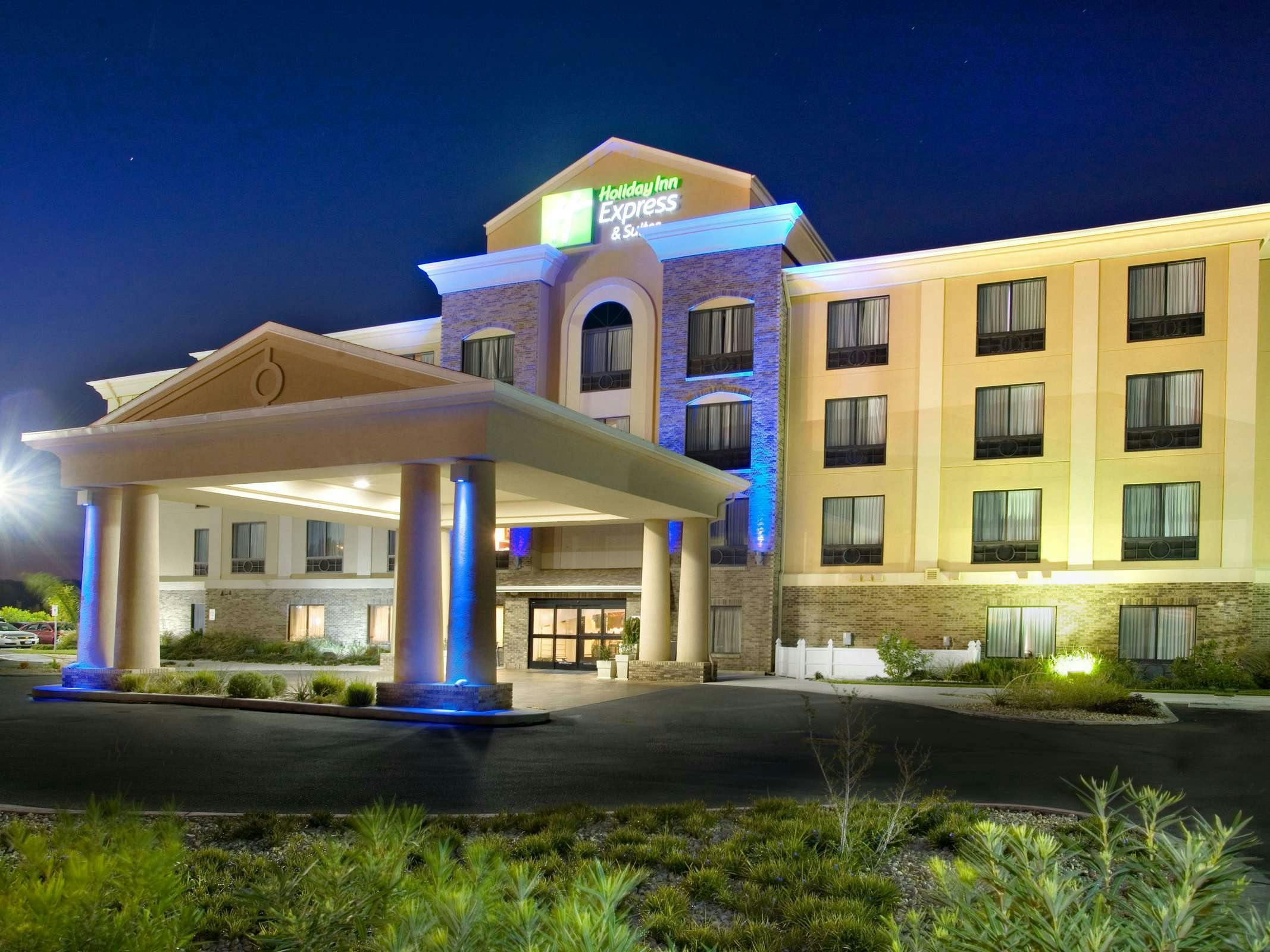 Holiday Inn Express Hotel & Suites Selma