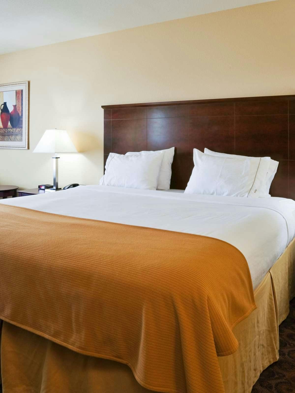 Hotel Holiday Inn Express Hotel & Suites Selma photo 1