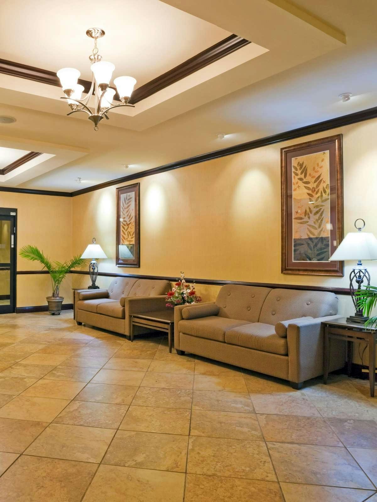 Hotel Holiday Inn Express Hotel & Suites Selma photo 3