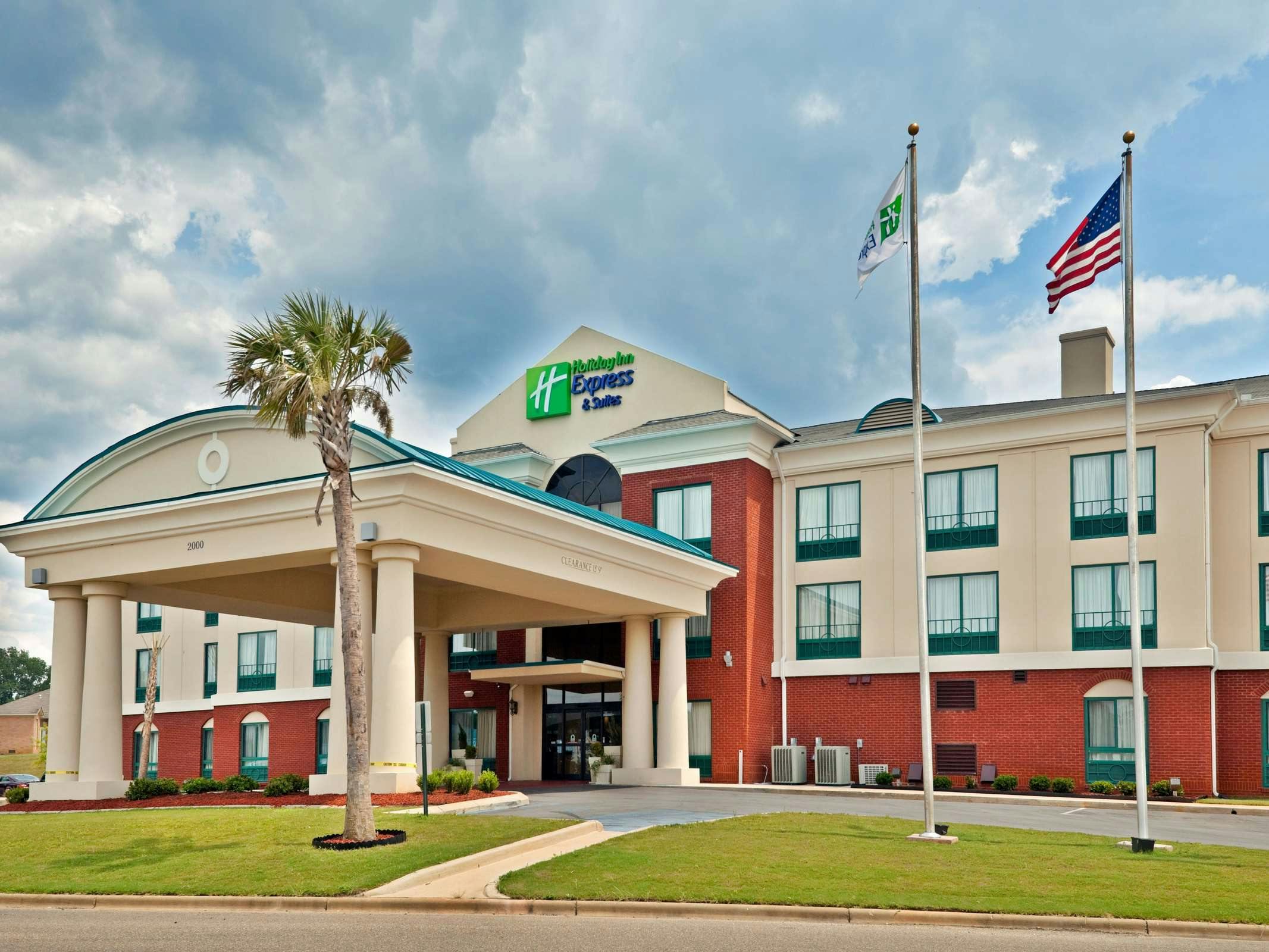 Holiday Inn Express Hotel & Suites Selma