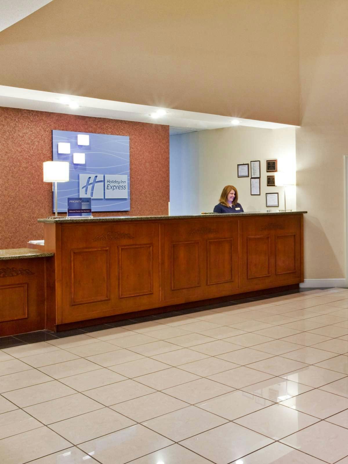 Hotel Holiday Inn Express Hotel & Suites Thomasville photo 4