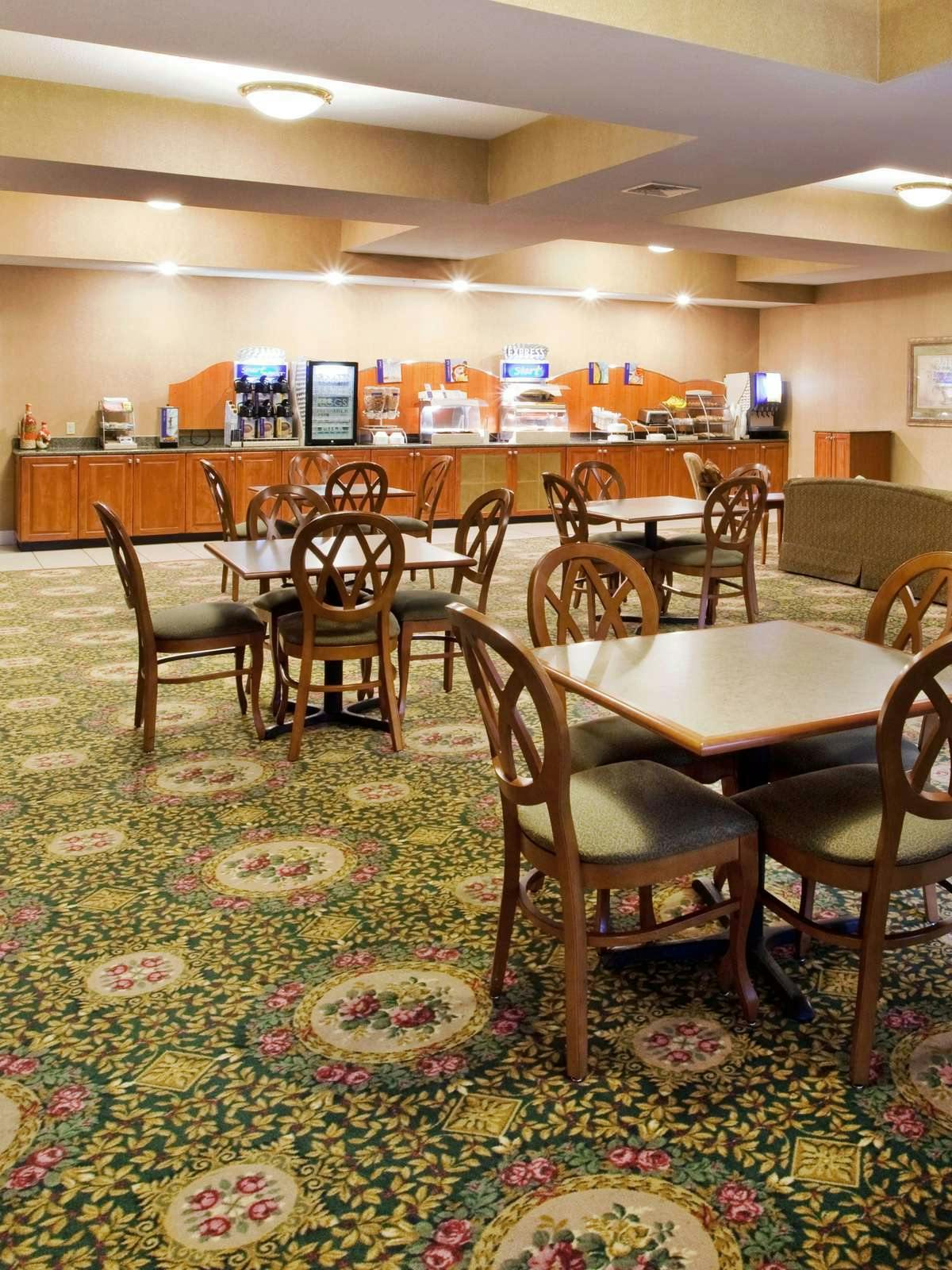 Hotel Holiday Inn Express Hotel & Suites Thomasville photo 5
