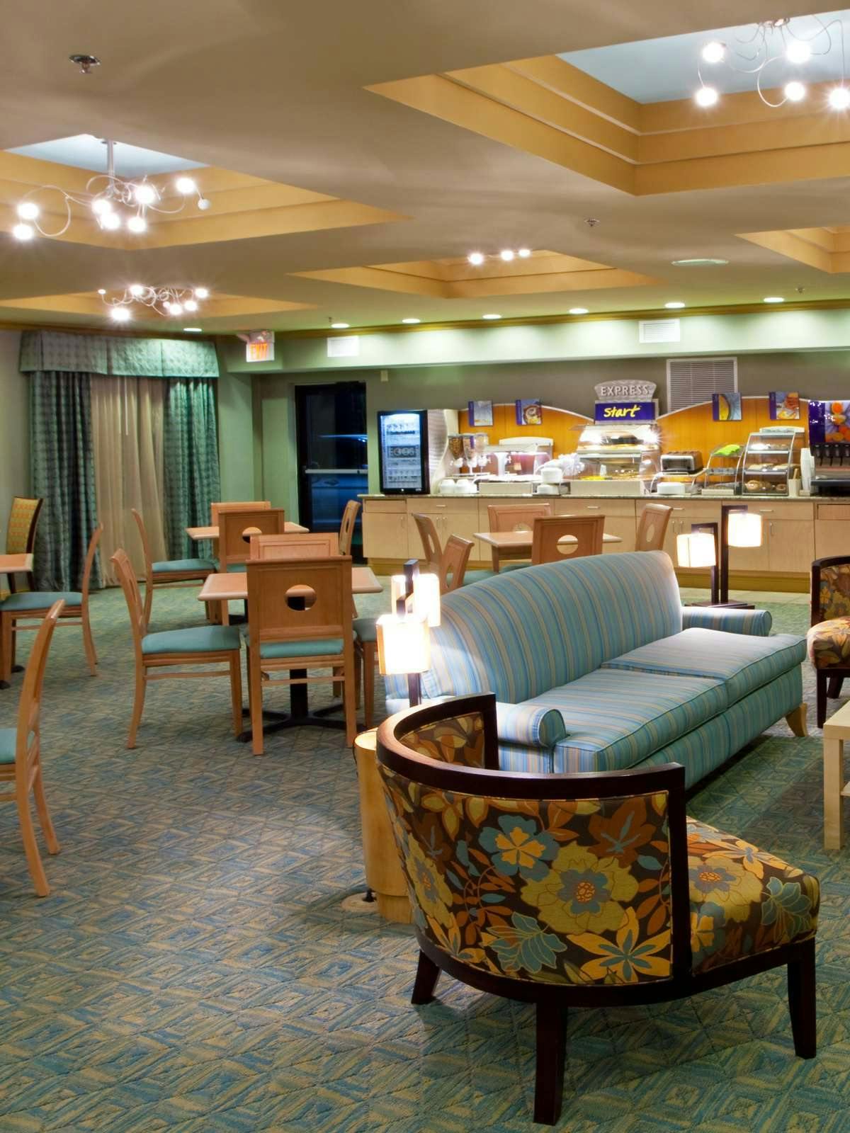 Hotel Holiday Inn Express Hotel & Suites Thornburg photo 5