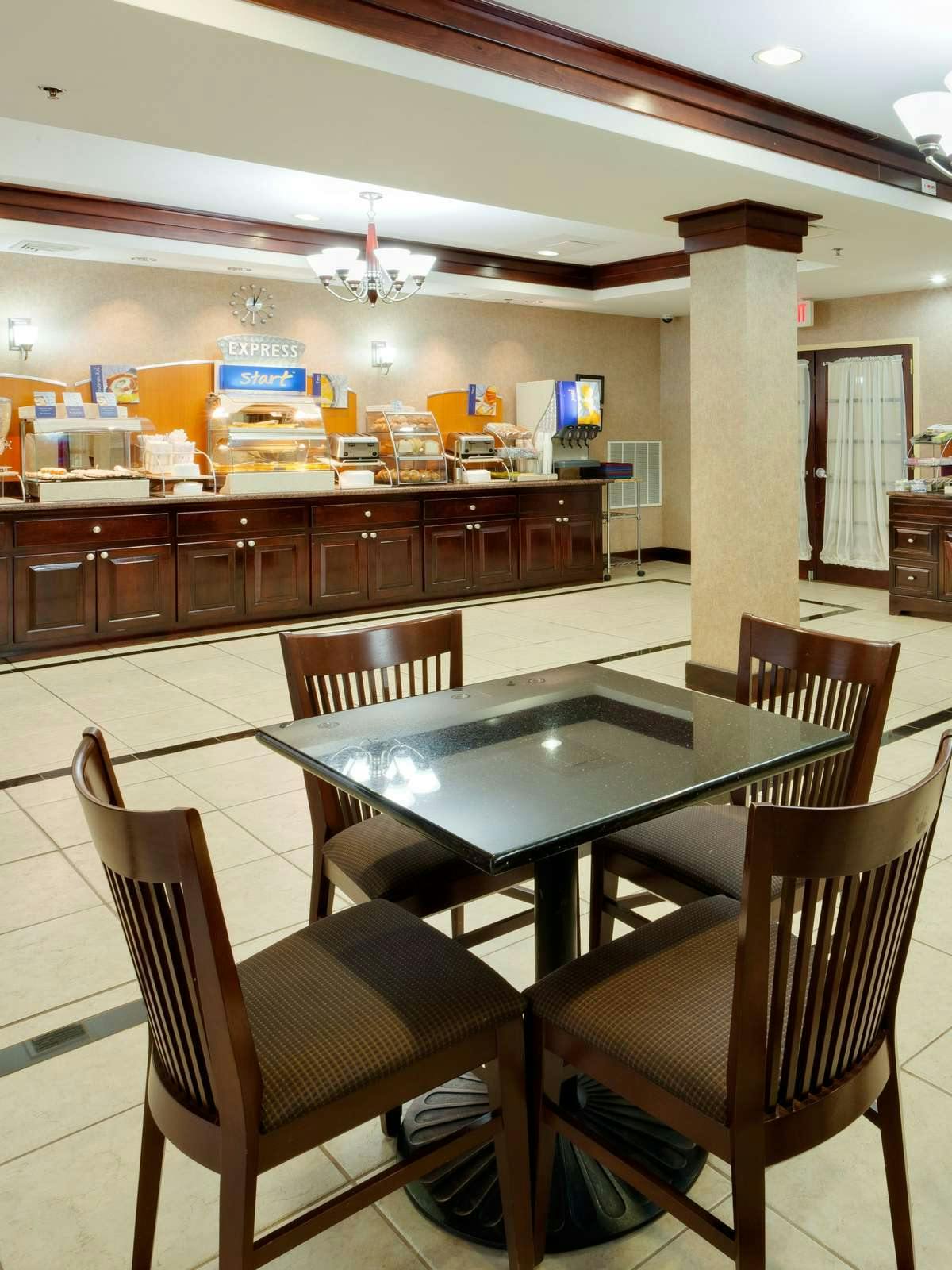 Hotel Holiday Inn Express Hotel & Suites Tower Center New Brunswick photo 5