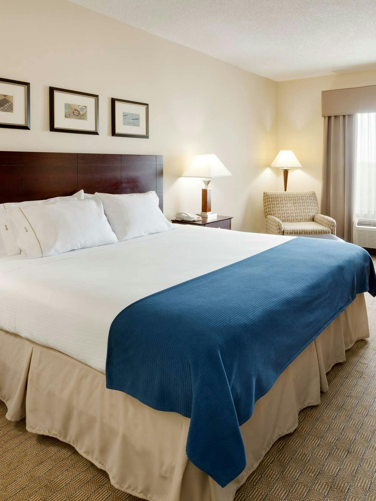 Hotel Holiday Inn Express Hotel & Suites Tower Center New Brunswick photo 1