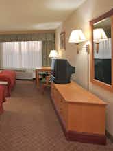 Hotel Holiday Inn Express Hotel & Suites Tracy photo 2