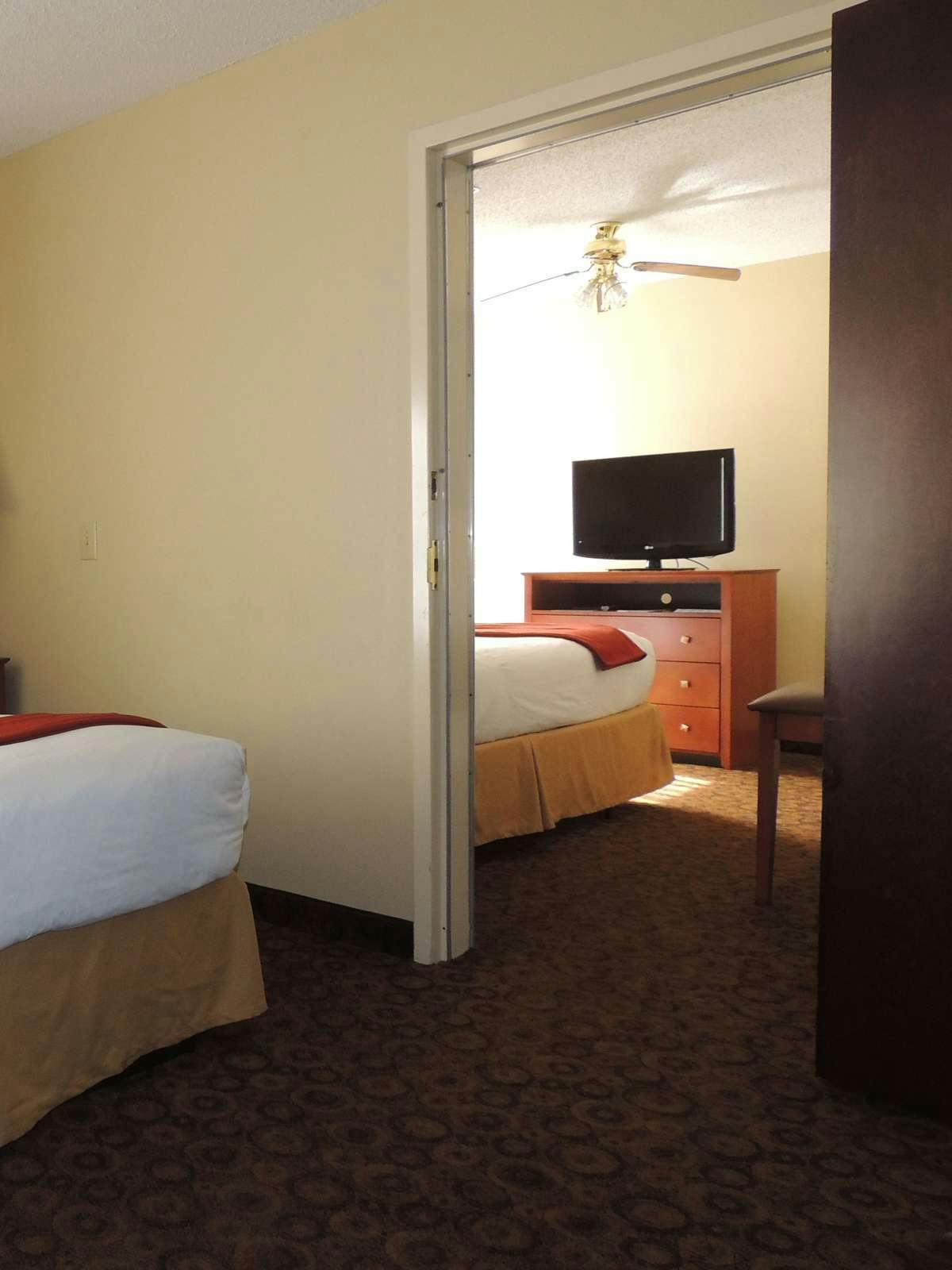 Hotel Holiday Inn Express Hotel & Suites Trussville photo 2