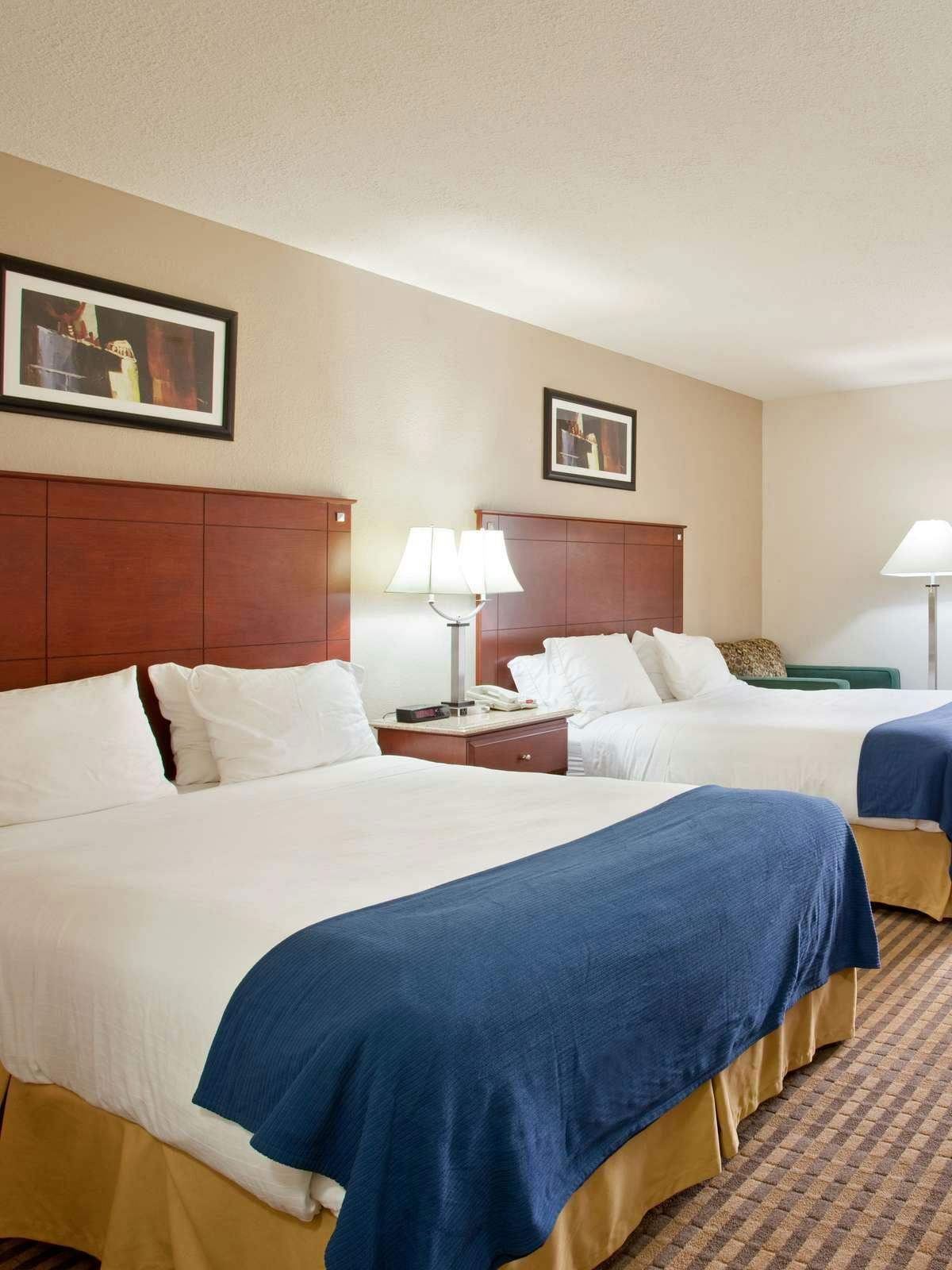 Hotel Holiday Inn Express Hotel & Suites Three Rivers photo 1
