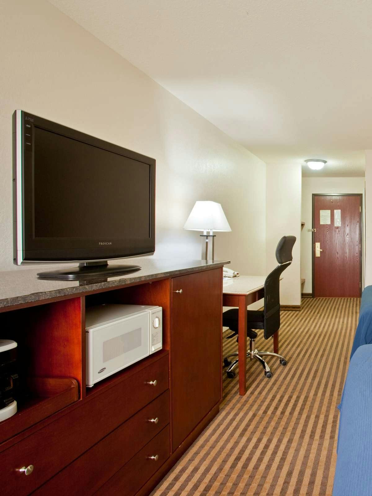Hotel Holiday Inn Express Hotel & Suites Three Rivers photo 2
